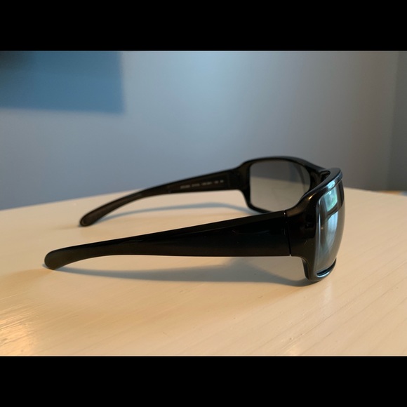 PRADA sunglasses w/Prada case 😎👨🏻👩🏻 - Picture 2 of 7